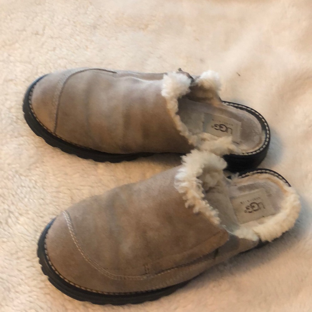 UGG slip on shoes p1921